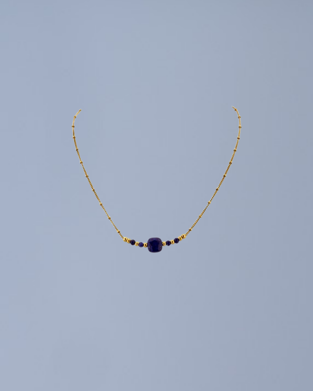De Rilano halsketting in blauw uit de Deep Petrol collectie.